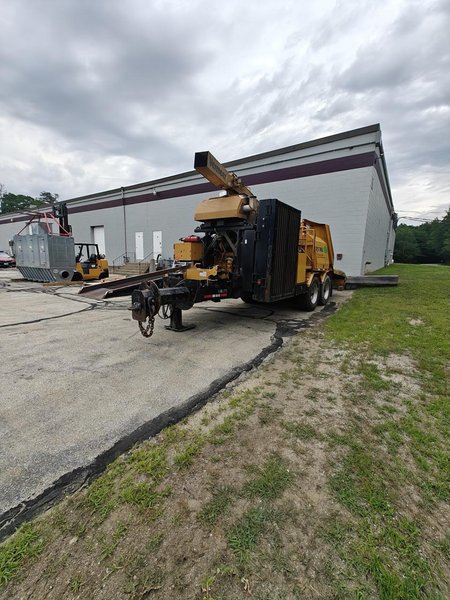 Vermeer WC2300XL Whole Tree Chipper, 2022 – 440 HP CAT C13, 23” Capacity, Towable Forestry Wood Chipper