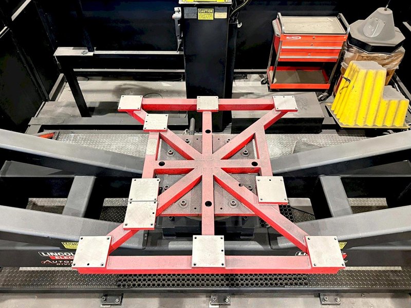 Lincoln Electric ArcMate 120iB/10L Drop-Center Weld Cell