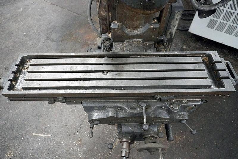 CINCINNATI MODEL #2V VERTICAL MILLING MACHINE: YOBRO #25931