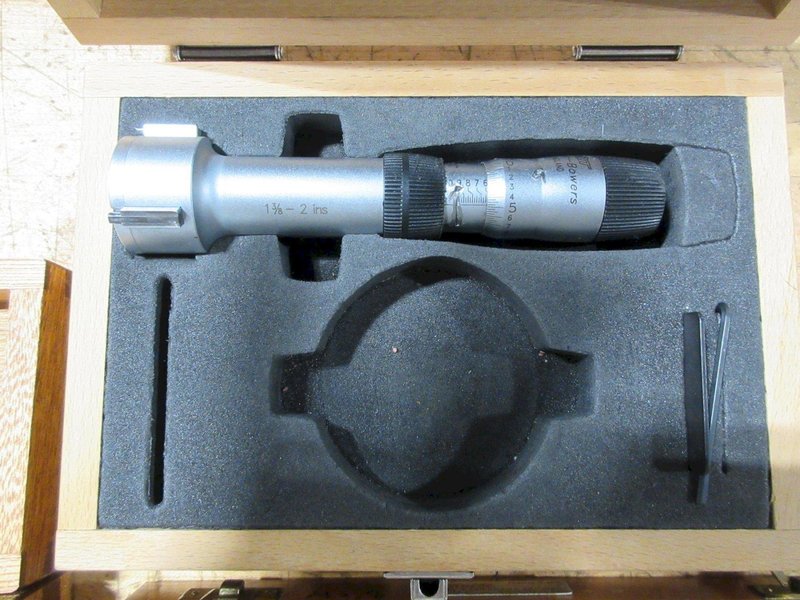 Bore Micrometers 3 Point Contact, (3) SPI .8" - 2", (1) Mitutoyo Digital .5" -.8", (1) Fowler 1.375" - 2", Etalon Set .400" - .800"- Auction Item