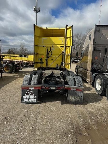 2017 Volvo VNL 760 High-Rise Sleeper Truck -Volvo D13 455HP, I-Shift Auto, 77″ High Cab, Tandem Axle Highway Tractor