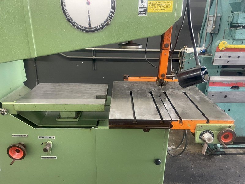 DAKE VH-40 VERTICAL BANDSAW VARIABLE SPEED WITH BLADE WELDER