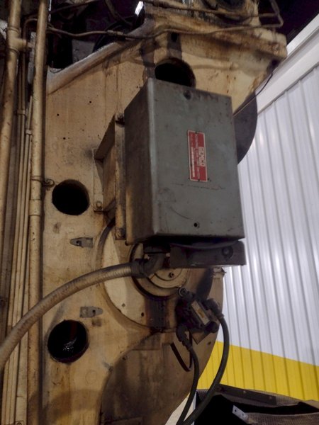 800 TON BLISS MODEL #26 KNUCKLE JOINT PRESS, 2.5" STROKE: STOCK #21707