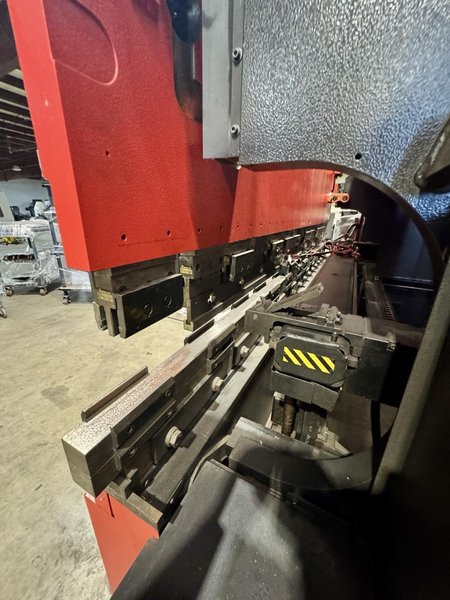 130 Ton 10′ Amada HDS 1303NT Hydraulic Press Brake, 2011 – Tooling Included