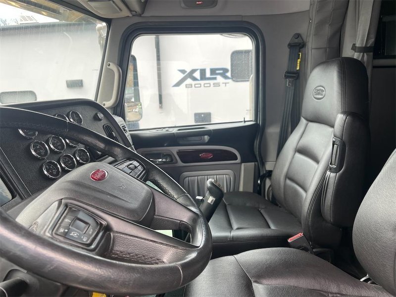 2023 Peterbilt 389 1XPXD49X1PD891797