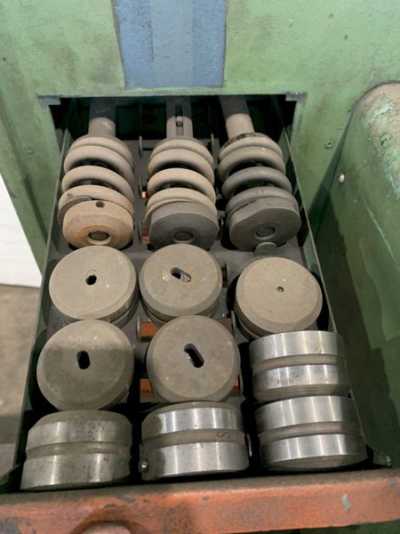 STRIPPIT SONIC 18/30 PUNCH MACHINE AND CORNER NOTCHER W/ TOOLING. STOCK # 1271823.