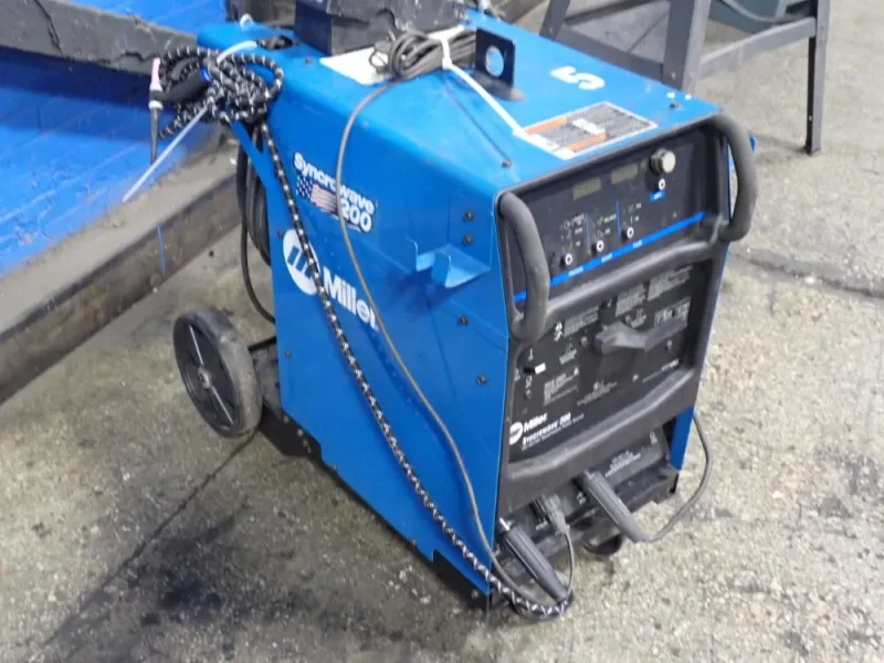 MILLER 200 AMP WELDER UNIT   -  SYNCROWAVE 200