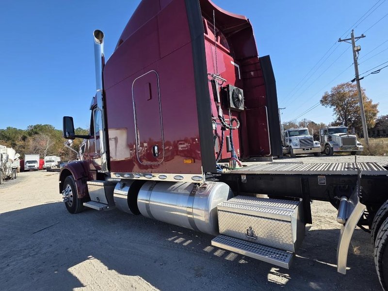 PETERBILT 567 - Trucks