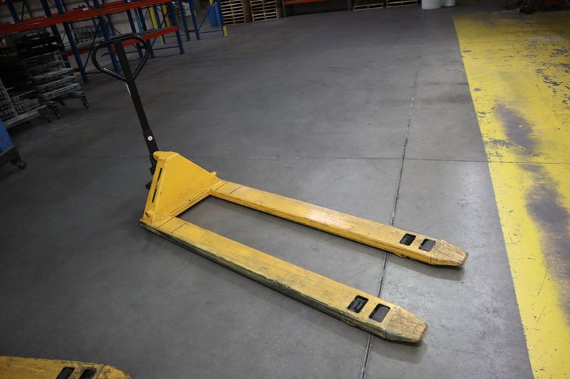 Pallet Jack Uline H-1779, 3300 LB Capacity 27&quot; Fork Width 71&quot; Fork Length- Auction Item