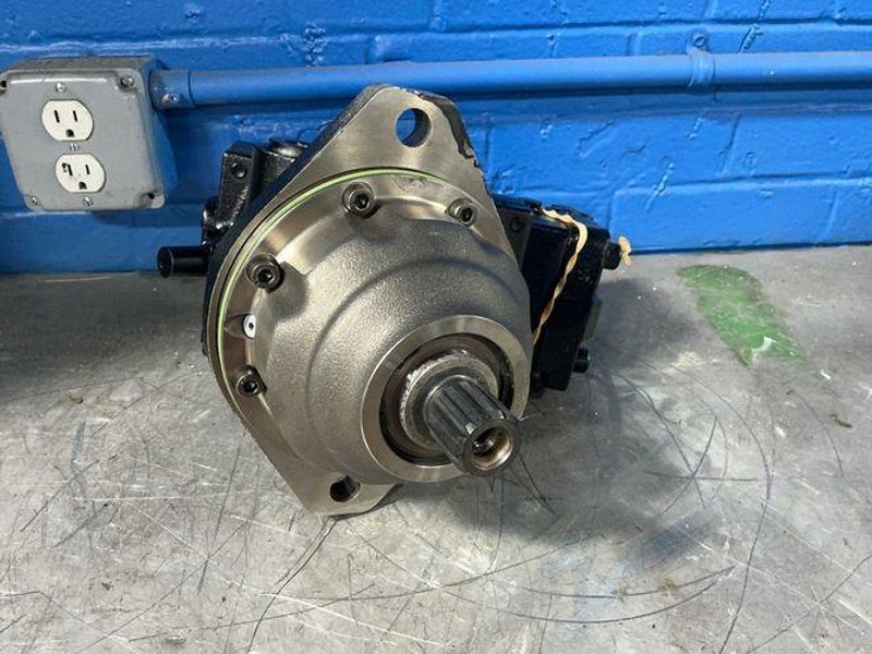 DANFOSS MOTOR TRACK DRIVE  -  51C060-1-RD1B
