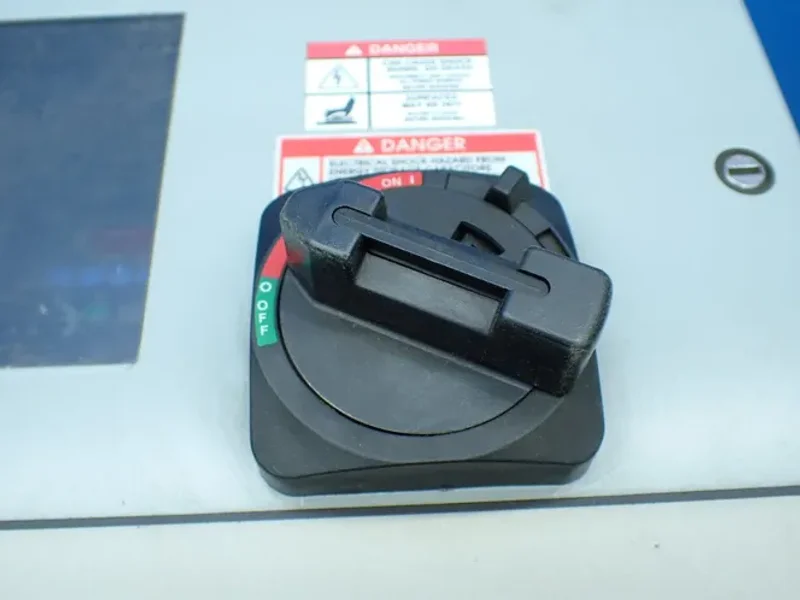 ALLEN-BRADLEY POWERFLEX ENCLOSURE W/22B-D4P0H204 DRIVE  -  23B-D4P0D104NN-P6-S7