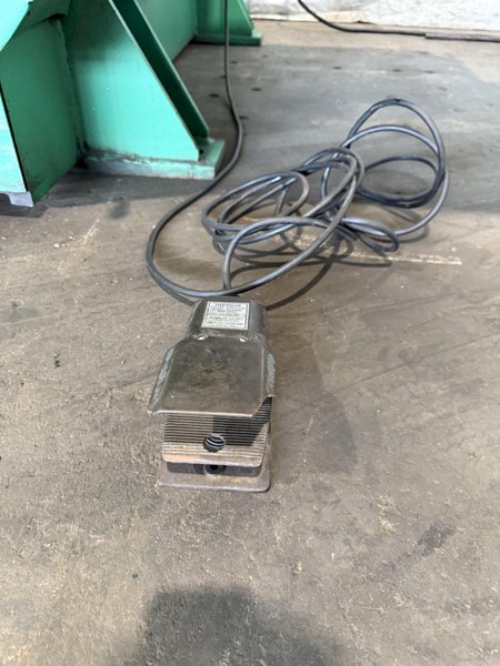 STRIPPIT SUPER 30/40 40-TON SINGLE STATION PUNCH PRESS W/ TOOLING INCLUDED. STOCK # 0774325