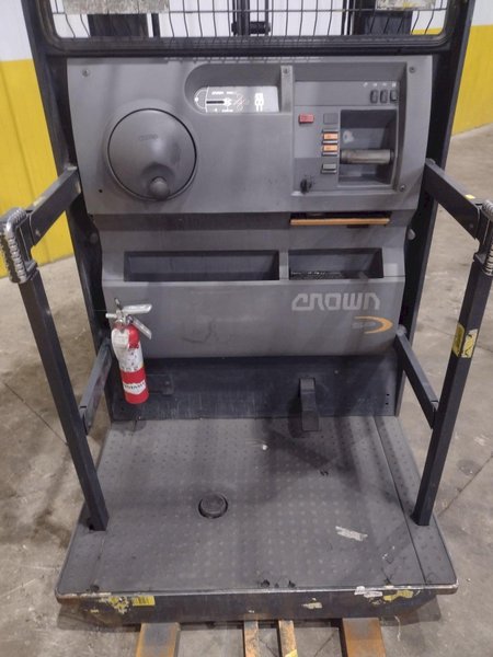 3,000 LB CROWN MODEL #SP 3500 ELECTRIC ORDER PICKER FORKLIFT 2018 : YOBRO #25408