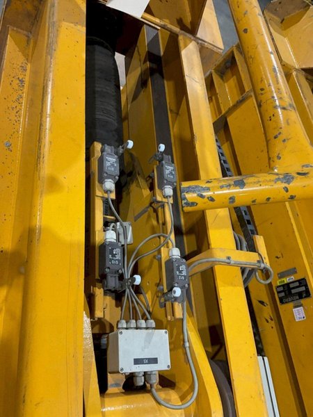 (8) 20 TON NEUERO GEDI 3277 MOBILE VEHICLE LIFTS: YOBRO #23870