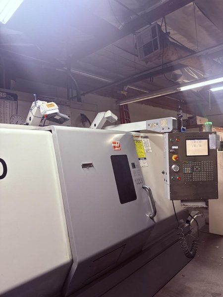Haas SL-30 CNC Lathe, 2006 – Bar Feeder, Live Tooling