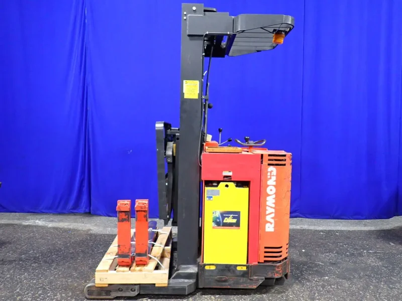 RAYMOND 3000 LBS ELECTRIC ORDER PICKER   -  20I-R30TT