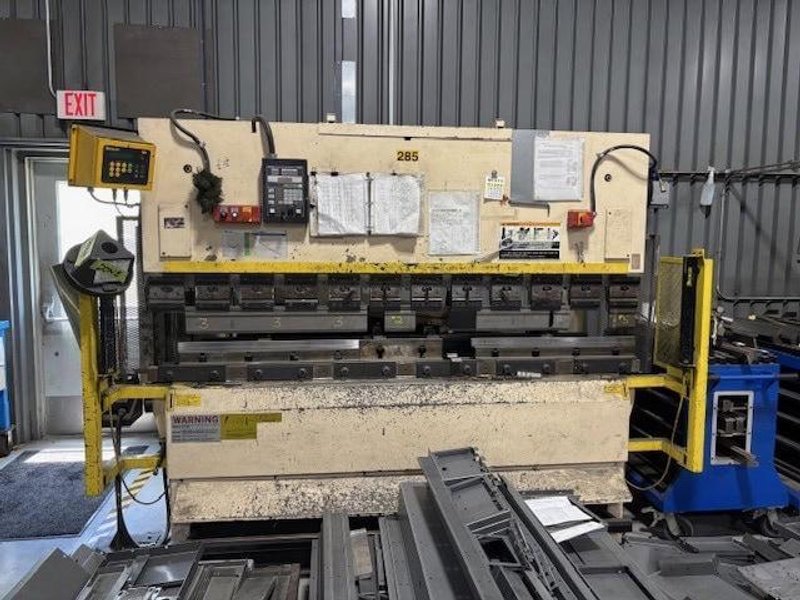 80 Ton x 8′ Amada RG 8024LD Press Brake, 2000 – Backgauge, Tooling