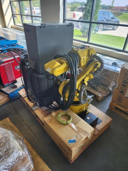 Fanuc ARC Mate 100iB/6S 1215-B811 Robotic Welding System, 2007