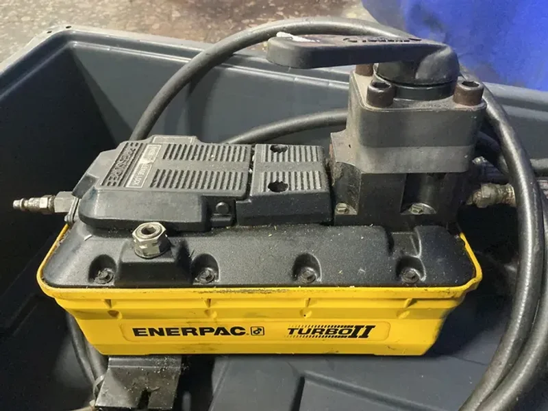 ENERPAC 10,000 PSI / 700 BAR TURBO II AIR HYDRAULIC PUMP