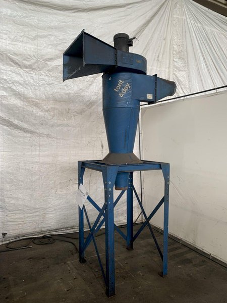 5 HP DONALDSON-TORIT MODEL 20-5CYC DUST COLLECTOR. STOCK # 0685824