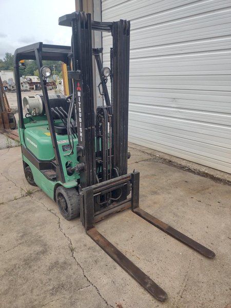 3000 LB MITSUBISHI MODEL #FGC15K 3-STAGE LP FORKLIFT: YOBRO #24166