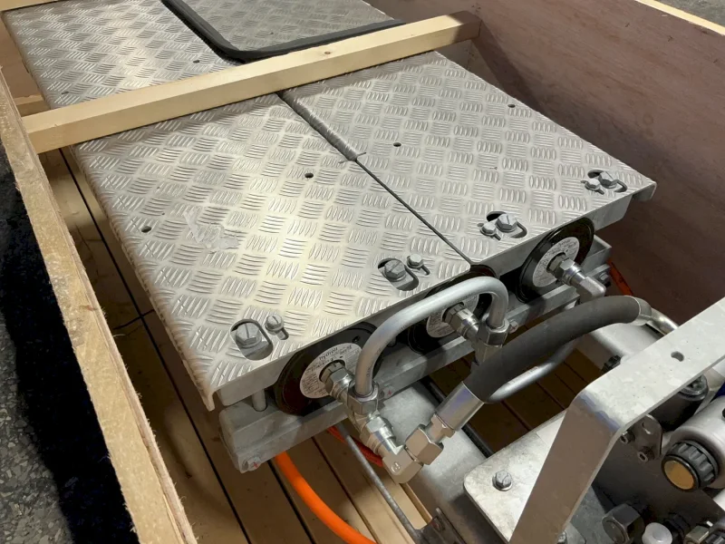 HYDROLL 20.4 L MOUNTING PLATE ASSEMBLY WITH HYDRAULIC PUMPING SYSTEM