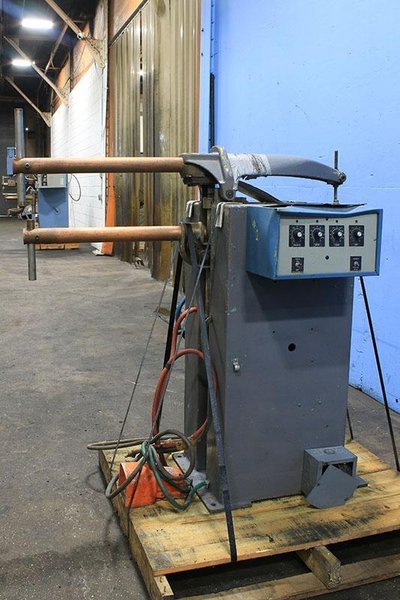 30 KVA AMERICAN INDUSTRIAL ROCKER TYPE SPOT WELDER MODEL AR 33-24