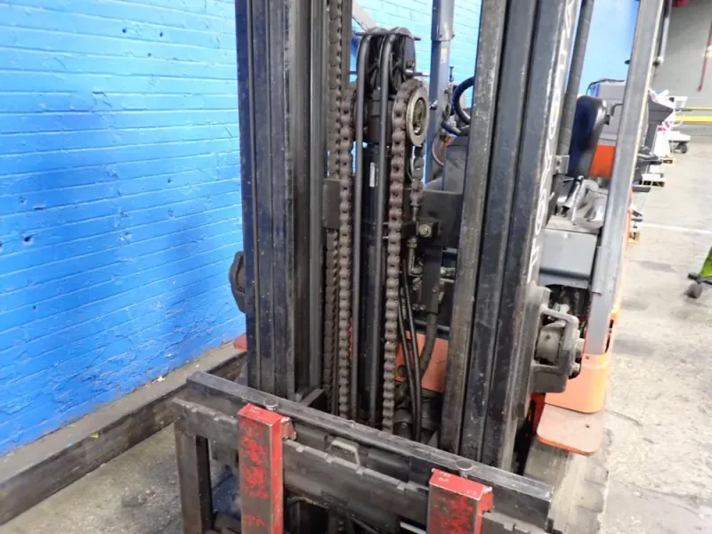 TOYOTA 5600 LBS PROPANE FORKLIFT  -  7FGCU30