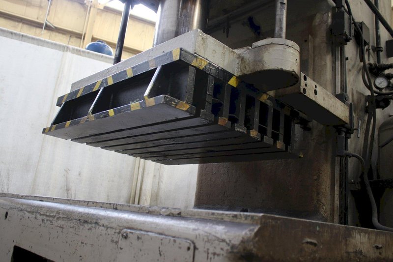 125 TON DENISON HYDRAULIC PRESS: STOCK #75941