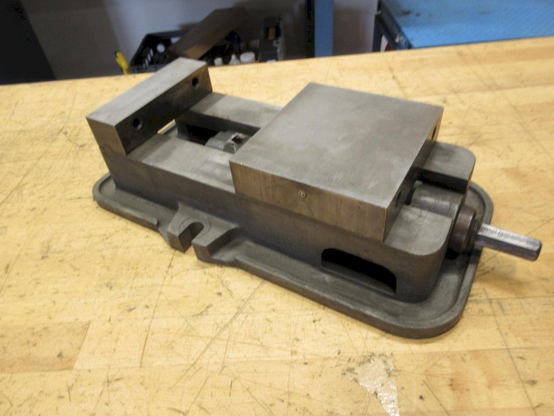 Kurt D-60 6" Machine Vise **No Jaws**- Auction Item