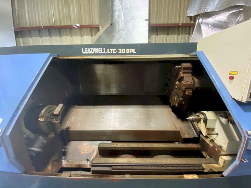 Leadwell LTC-30BPL Long Bed CNC Lathe, 1999 – Tailstock, Chip Conveyor, Tool Presetter, Fanuc OT