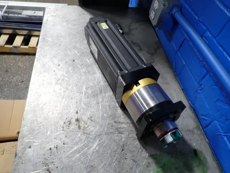 ALLEN-BRADLEY 3.95 HP KINETIX VP LOW INERTIA SERVO MOTOR  -  VPL-B1306F-CJ14AA