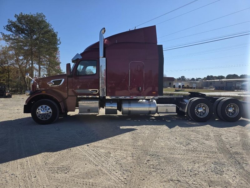 PETERBILT 567 - Trucks