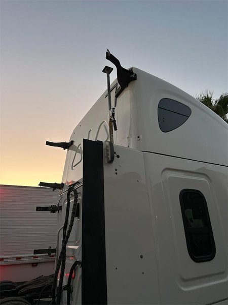 2019 Freightliner Cascadia 1FUJHHDR5KLKM7237