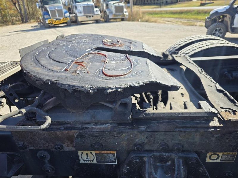 PETERBILT 567 - Trucks