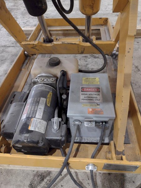 54" X 43.5" 4000 LB ECONO LIFT MODEL #SL36-40 HYDRAULIC DOUBLE ROLLER TOP STYLE LIFT TABLE, 110V: STOCK #20955