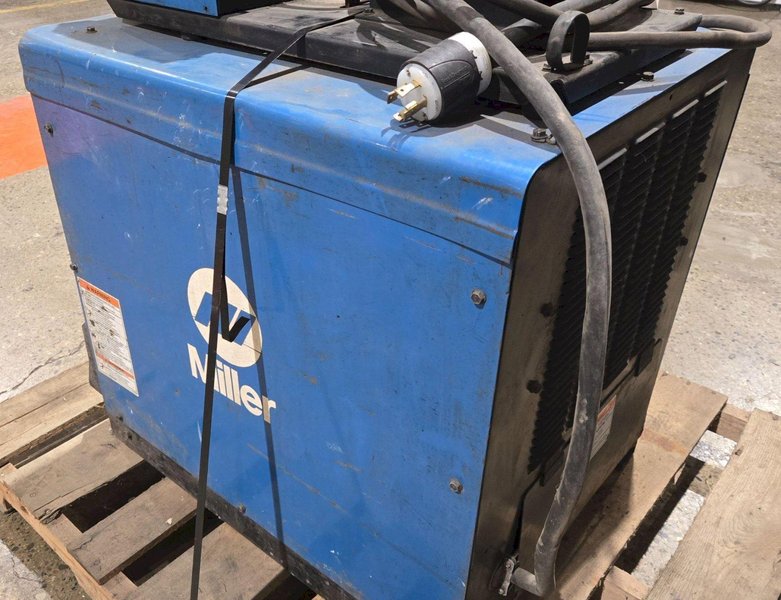 MILLER CP-302 MIG WELDER WITH MILLER 60 SERIES WIRE FEEDER USED