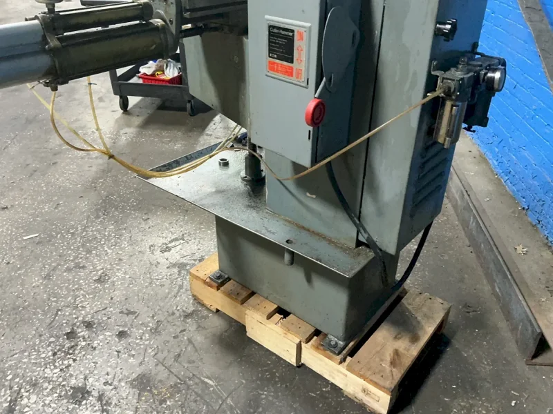 7” X 26” HORIZONTAL MILL  -  F-900