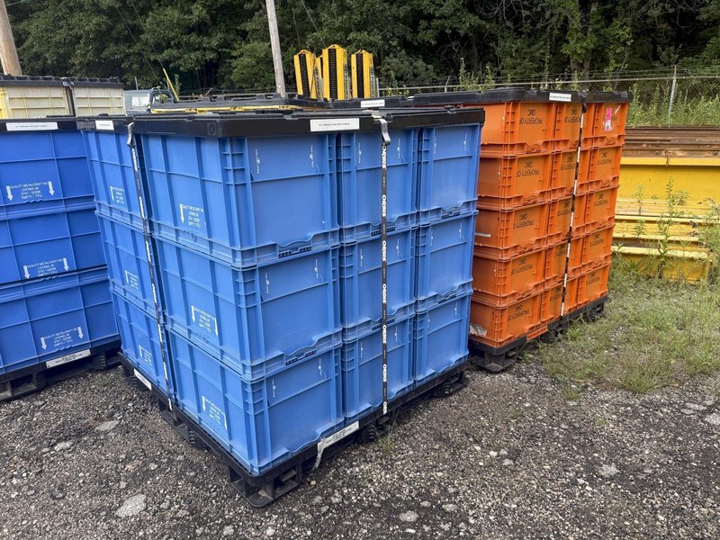100 STACKABLE PLASTIC STORAGE BINS: YOBRO #24714