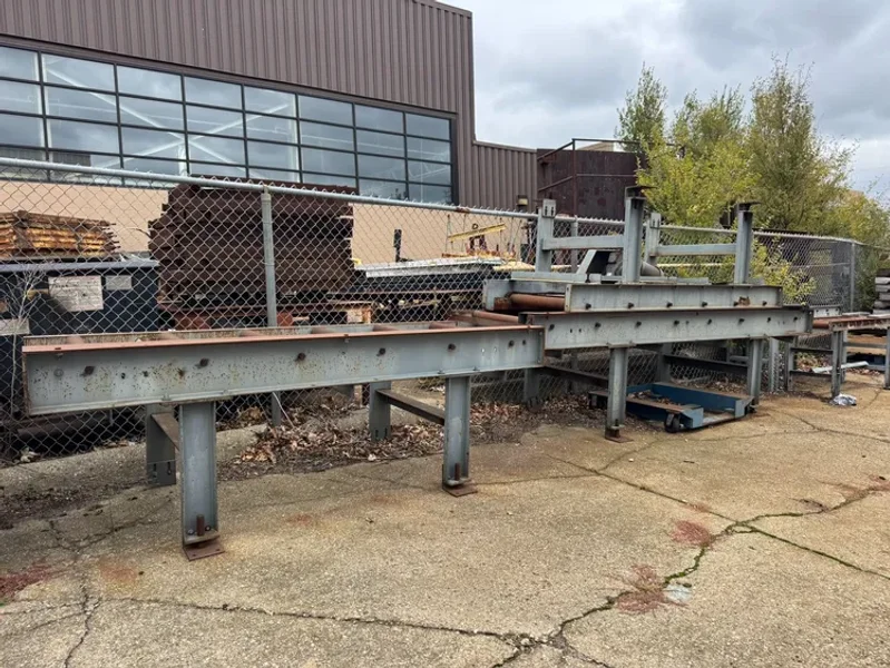 30'  OF HEAVY DUTY POWERED CHAIN DRIVEN ROLLER CONVEYOR 33" WIDE