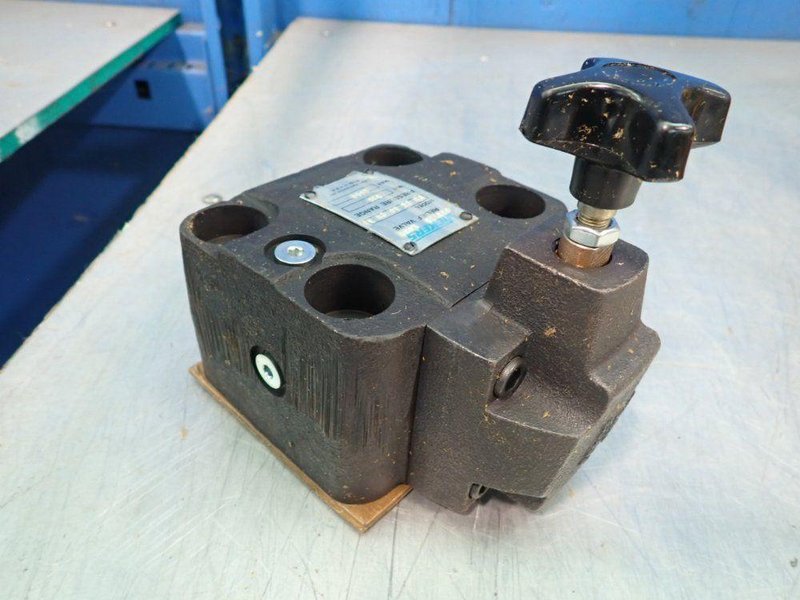 VICKERS 2000PSI RELIEF VALVE  -  F3CG10CV30