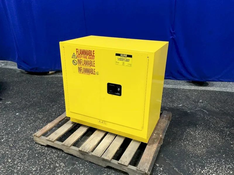 ULINE 22 GAL. FLAMMABLE LIQUID STORAGE CABINET  -  H-4177S-Y