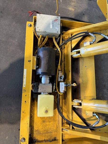 4,000 LB VESTIL HYDRAULIC TILT TABLE. STOCK # 1000825.