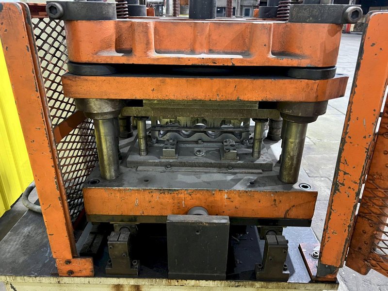 7 TON &amp; 3 TON AIRAM TRAVELING PUNCH &amp; CUTOFF PRESSES: STOCK #18420