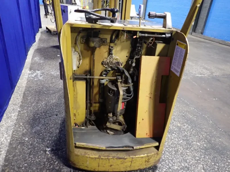 YALE 3000 LBS STAND-UP FORKLIFT  -  ESC-030G4S071
