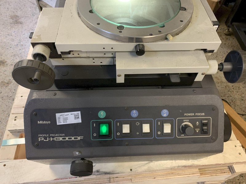 12&quot; MITUTOYO Model PH-H3000F Bench Top Vertical Beam Optical Comparator / Profile Projector