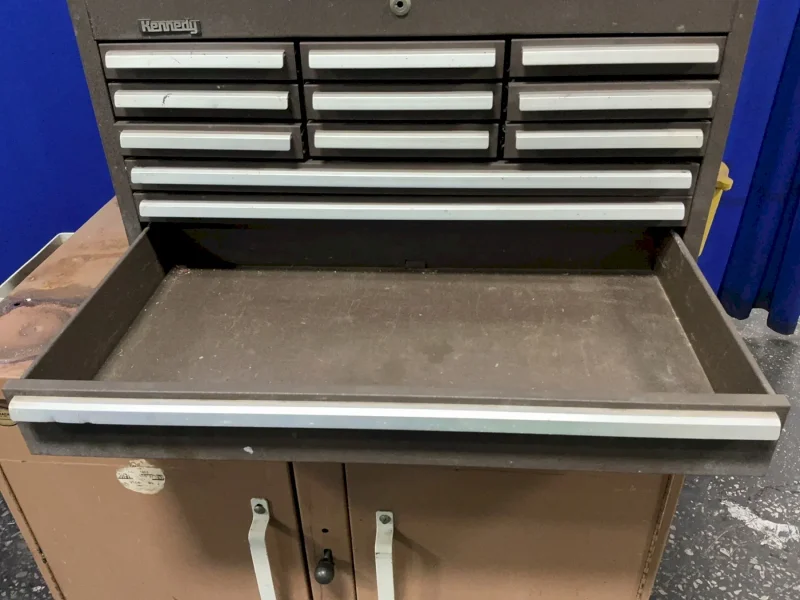 KENNEDY, KNAACK 13 TOOL BOX COMPARTMENTS, 4 TOOL CABINET DRAWERS MACHINIST TOOL BOX, JOBMASTER ROLLING WORKBENCH ASSEMBLY  -  JOBMASTER 44
