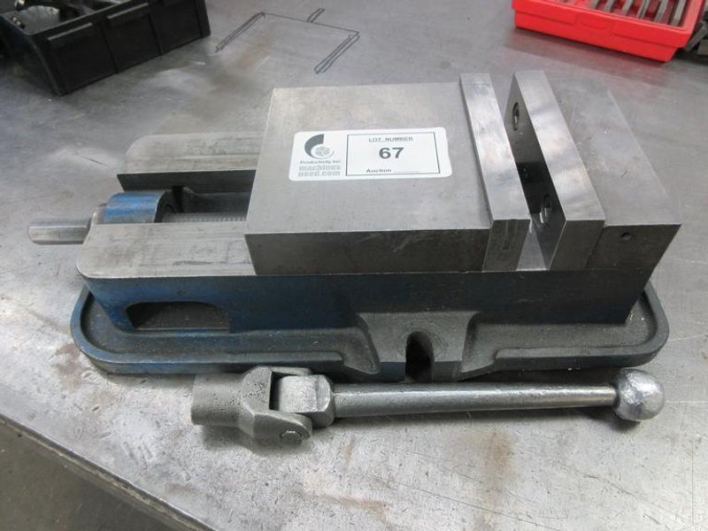 Kurt D-60 Machine Vise with Hard Jaws &amp; Handle- Auction Item