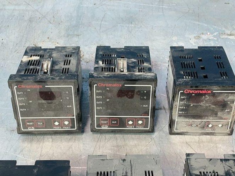 Chromalox Industrial Temperature Controllers - 2104-ao