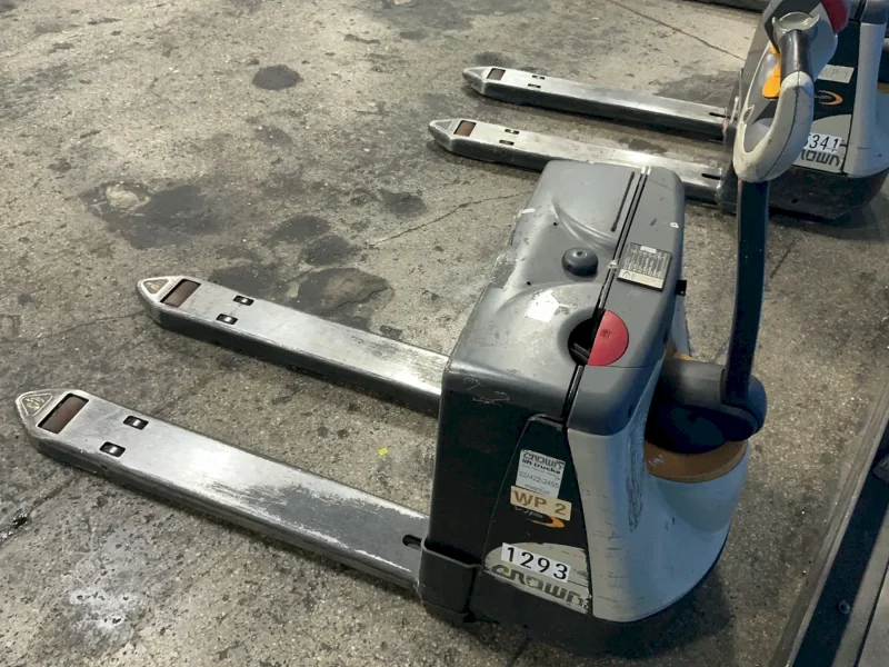 CROWN 4500 LBS ELECTRIC PALLET JACK  -  WP3035-45